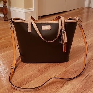Gorgeous brown Coach tote